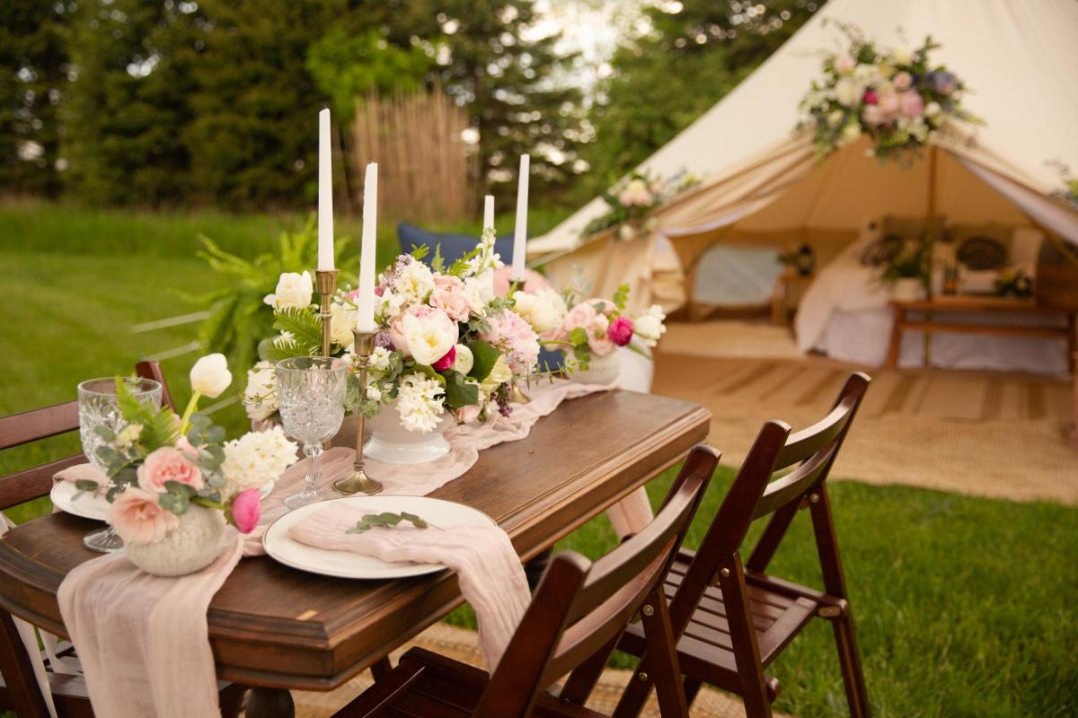 Unique Inspiration Ideas for your Small Reception Party | WeddingDay ...